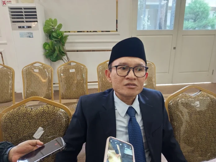 Novian mengatakan, pesepakbola yang berasal dari luar daerah tetapi memilih memperkuat Kota Mataram, dinilai tidak ada masalah. “Selama tidak dipermasalahkan oleh kabupaten lain tidak ada masalah,” tandasnya. Seperti diketahui, tim sepakbola Kota Mataram puasa gelar juara pada ajang olahraga bergengsi tingkat provinsi tersebut. Tim sepakbola kebanggaan Ibukota Provinsi NTB, harus puas menduduki posisi ketiga. Novian berharap komposisi pemain, pelatih dan ofisial diharapkan memberikan harapan agar PS. Mataram meraih gelar juara. (cem) Porprov NTB Ke-XII, PSSI Kota Mataram Targetkan Emas