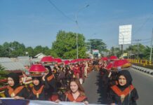 HUT Ke-18 Lombok Utara Diwarnai Pawai Budaya dan Parade Desa HUT Ke-18 Lombok Utara Diwarnai Pawai Budaya dan Parade Desa