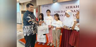 Wujud Sinergi dan Kepedulian Sosial, Bank Jatim Bersama Bank NTB Syariah & IZI Salurkan Bantuan Kacamata Gratis bagi Pelajar di Jawa Timur