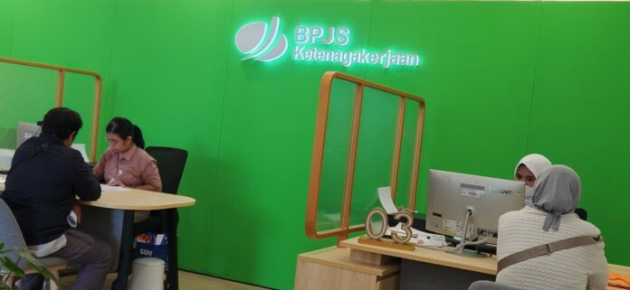 Kanwil DJP Nusa Tenggara bahkan menegaskan, Wajib Pajak yang masih memiliki tunggakan pajak untuk segera menyelesaikan kewajiban perpajakannya. Apabila Wajib Pajak memerlukan informasi lebih lanjut, dapat berkoordinasi dengan kantor Wajib Pajak terdaftar. Penagihan pajak akan terus dilaksanakan dengan pendekatan yang humanis dalam penegakan hukum perpajaka. (bul) Kanwil DJP Nusra Bertindak Tegas, 154 Rekening Wajib Pajak Diblokir