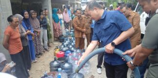 Alokasikan Dana Rp3 Miliar pada 350 KK di Desa Mangkung, Pemprov Juga akan Bangun Sumur Bor Atasi Kekeringan Alokasikan Dana Rp3 Miliar pada 350 KK di Desa Mangkung, Pemprov Juga akan Bangun Sumur Bor Atasi Kekeringan