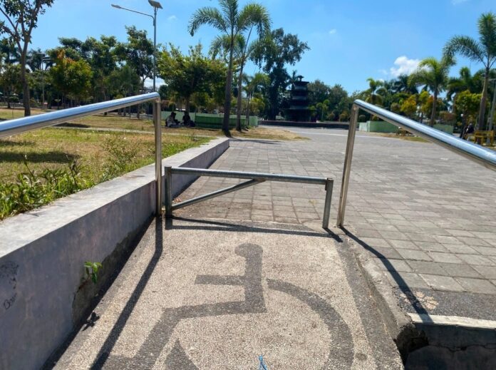 Disorot, Taman Rinjani Selong Tak Berpihak Kelompok Disabilitas