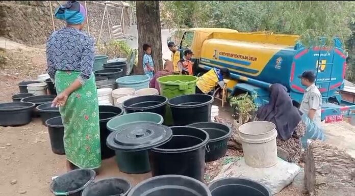 Kekeringan Meluas, BPBD Lobar Terkendala Distribusikan Air Bersih