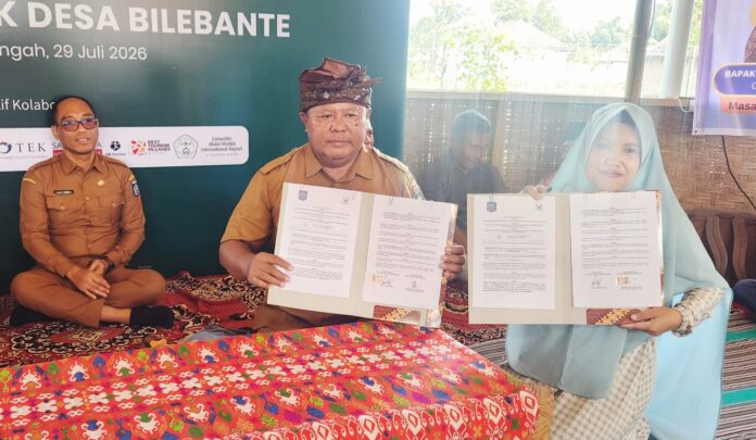 TANDA TANGAN - Penandatanganan kerja sama dilakukan oleh Kepala SMK PP Negeri Mataram, Sugiarta dengan Pimpinan Pasat Tematik Bilabante, Lisa Fitriana, Selasa, 4 Agustus 2026, disaksikan oleh Kepala Dinas Pertanian dan Ketahanan Pangan Provinsi NTB, Lalu Mirza Amir Hamzah. Genjot Sektor PertanianSMK PP Negeri Mataram Bersinergi Kelola Pasar Tematik Bilebante