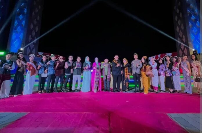 Momentum Promosi Kain Daerah, Bupati KLU Tegaskan “Fashion Street” Jadi Agenda Tahunan