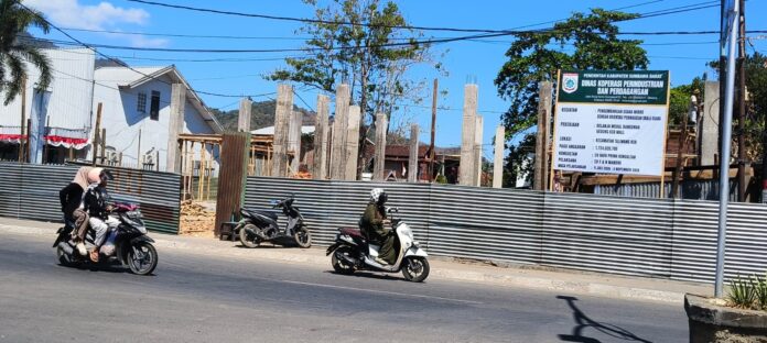 (EKBIS NTB/bug) KSB MALL - Lokasi pembangunan gedung KSB Mall di Jalan Undru, Kecamatan Taliwang, Kabupaten Sumbawa Barat. Pembangunan KSB Mall menghabiskan anggaran sekitar Rp1,7 miliar. Gedung KSB Mall Mulai Dibangun