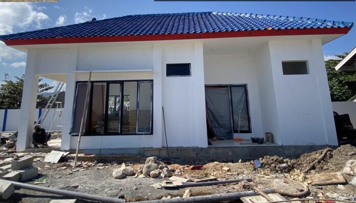 RAMPUNG - Proyek Kampung Nelayan Merah Putih (KNMP) Desa Jala, Kecamatan Hu’u, Kabupaten Dompu yang hampir rampung dikerjakan. (Suara NTB/ula) Kampung Nelayan Merah Putih Desa Jala Hampir Rampung