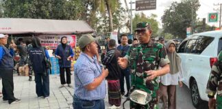 BULOG, TNI, dan Pemda Didirikan Dapur Umum untuk Korban Kebakaran Desa Adat Sade