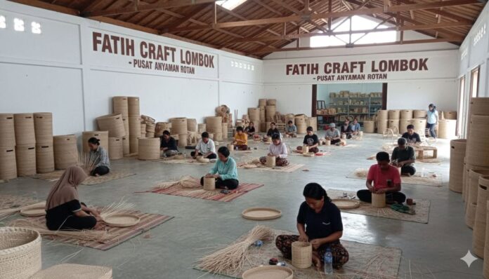 Berawal dari Facebook, Anyaman Ketak Fatih Craft Lombok Tembus Ketatnya Pasar Internasional
