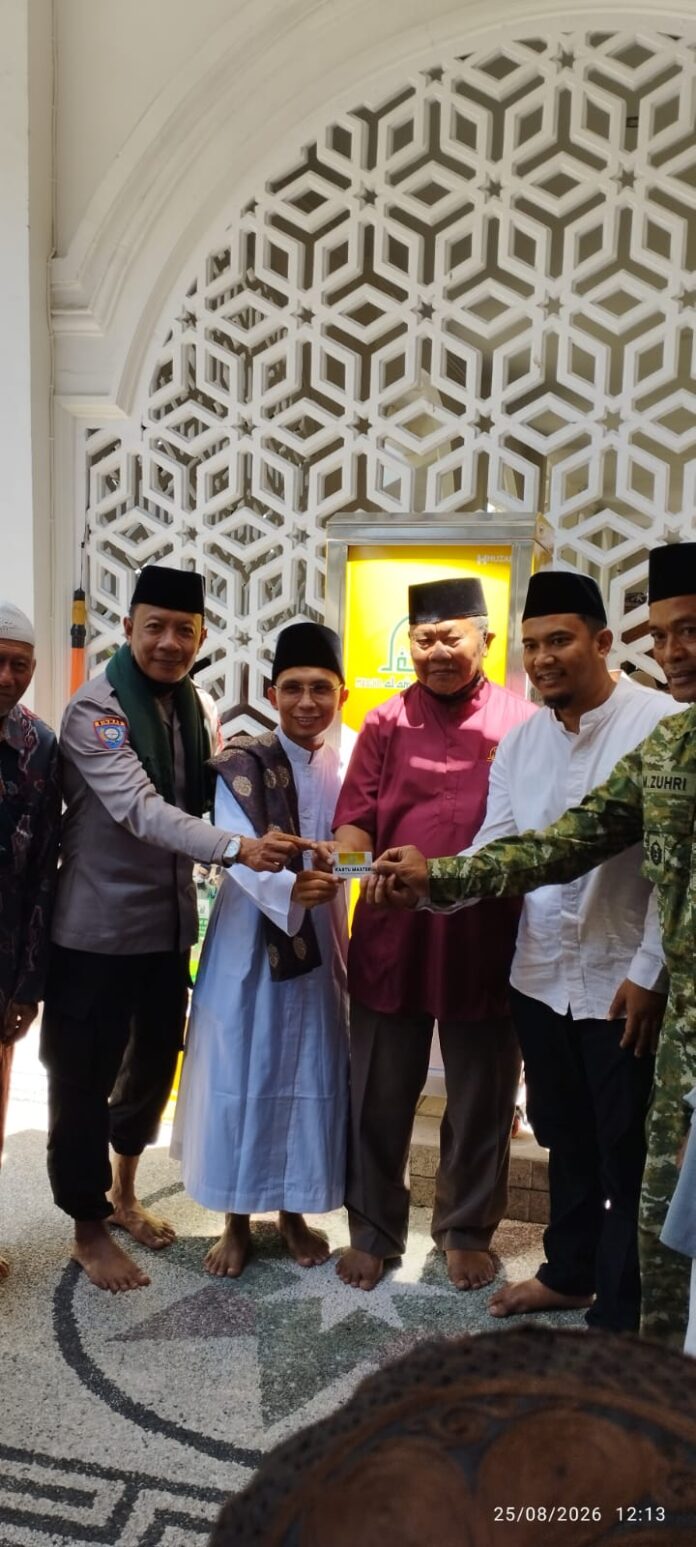 Peluncuran ATM Beras oleh pengurus masjid Embung Papak Selong Selasa (25/8/2026). (Suara NTB/ist) Momentum Maulid Nabi, Pengurus Masjid Al Amanah Embung Papak Selong Luncurkan ATM Beras