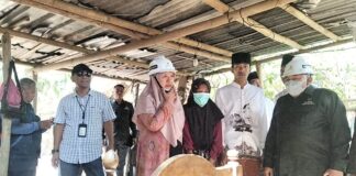 Melalui Program Mahyani, Wabup dan Baznas Lobar Bedah Gubuk Reyot di Kebon Ayu Melalui Program Mahyani, Wabup dan Baznas Lobar Bedah Gubuk Reyot di Kebon Ayu