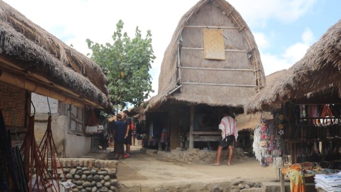 Pelaku Wisata Bicara Dusun Adat Sade, Destinasi Vital Sasak Pemikat Wisatawan