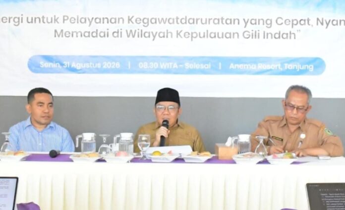 (EKBIS NTB/ist) RAKOR - Bupati Lombok Utara, H. Najmul Akhyar (tengah) saat menggelar Rapat Koordinasi (Rakor) dengan Klinik Emergency pada Senin (31/8) lalu. Ambulans listrik di Gili Indah dipandang mendesak untuk mendukung pelayanan kesehatan. Mobil Listrik Jadi Opsi Transportasi Gawat Darurat di Gili Indah
