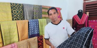 Tanpa Jaringan Travel, Art Shop Tenun Sukarara Kesulitan Gaet Wisatawan Tanpa Jaringan Travel, Art Shop Tenun Sukarara Kesulitan Gaet Wisatawan