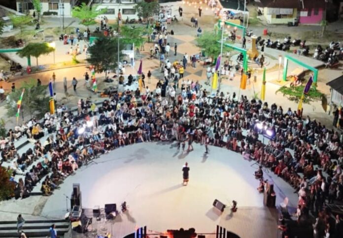 RESMI DIBUKA - Senggigi Sunset Show resmi dibuka oleh Wabup Lobar, Hj. Nurul Adha yang dihadiri tamu lokal hingga mancanegara.(Suara NTB/ist) Resmi Diluncurkan Wabup,