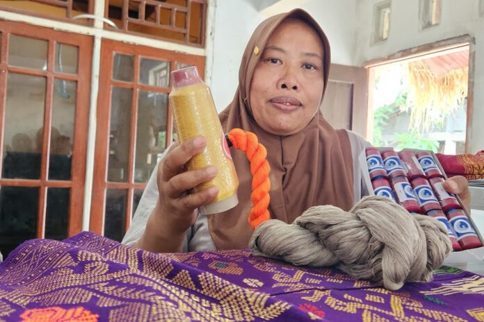 Harga Bahan Baku dan Biaya Produksi Kain Songket Naik