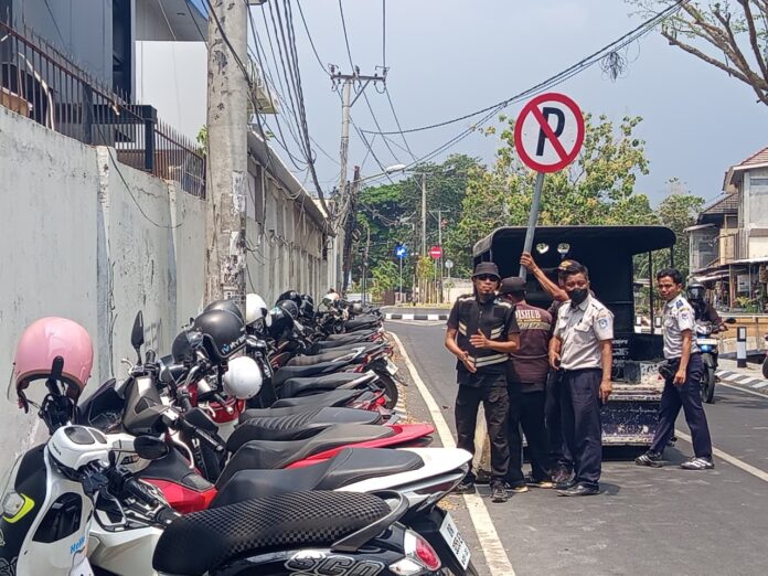 Dishub Mataram Nonaktifkan Titik Parkir di Jalan Mahoni