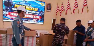 Lanal Mataram Amankan 560 Ribu Batang Rokok Ilegal di Pelabuhan Lembar Lanal Mataram Amankan 560 Ribu Batang Rokok Ilegal di Pelabuhan LembarLanal Mataram Amankan 560 Ribu Batang Rokok Ilegal di Pelabuhan Lembar