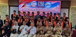 21 Tenaga Kerja NTB Dilepas ke Jepang 21 Tenaga Kerja NTB Dilepas ke Jepang