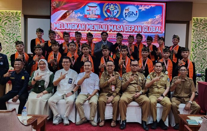 (EKBIS NTB/bul) PELEPASAN - Pelepasan pekerja NTB dari LPK Bali Tosha Lombok Kochi ke Jepang 21 Tenaga Kerja NTB Dilepas ke Jepang