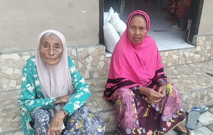 Sambung Hidup dari Memulung, Warga Jompo di Merembu Mengeluh Tidak Terima Bantuan