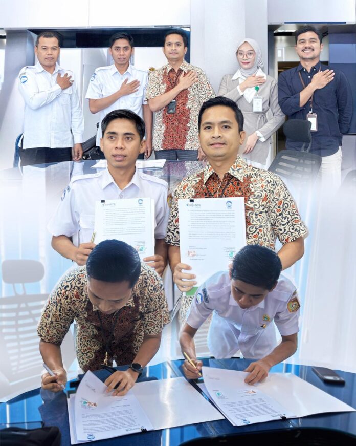 Penandantanganan kerjasama Bank NTB Syariah dengan PDAM Lombok Timur Bank NTB Syariah Gandeng PDAM Lombok Timur, Dorong Layanan Air Bersih Lebih Mudah