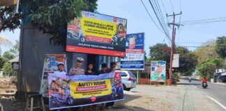 Astra Motor NTB dan Satlantas Polres Lombok Utara Pasang Papan Imbauan Black Spot, Ajak Pengendara Lebih Waspada