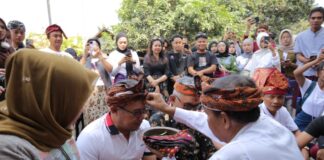 Menjaga Kelestarian Hutan Adat Lewat Peran Aktif Masyarakat Menjaga Kelestarian Hutan Adat Lewat Peran Aktif Masyarakat