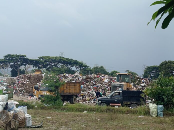 Retribusi Sampah di Mataram Terbagi Dua